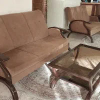 مبل راحتی با میز جلو و عسلی