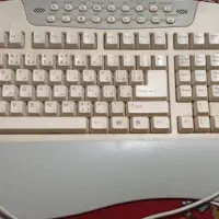 یک عدد کیبورد کامپیوتر در حد نو