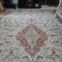 یک دست مبل به همراه یک عدد فرش دوازده متری|مبلمان خانگی و میز عسلی|آستانه اشرفیه, |دیوار