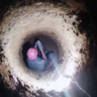 چاه کن چاه فاضلاب ، کنده کاری و تخریب دیوار