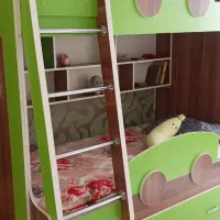 تختخواب دو طبقه همراه با تخت میهمان