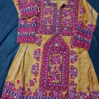 لباسها دست دو|لباس|سراوان, |دیوار