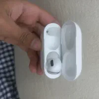 یک عدد گوشی سمت چپ ایرپاد گم شده