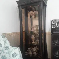 بوفه ویترینی بدون هیچ خط و خشی با نو فرقی نداره