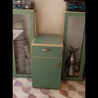 کمد وفلاکس و تعدادی وسایل خانه