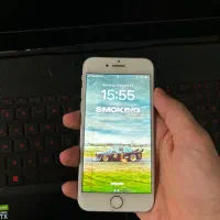 اپل iPhone 8 با حافظهٔ ۶۴ گیگابایت