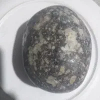 سنگ خواصی که تو تاریکی نور میده