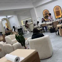 مرکز تخصصی میکاپ ،کوتاهی ، لایت و احیا و اسکالپ سر