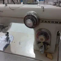 چرخ خیاطی ژانومه ۶۷۲ همراه با میز