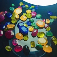 سنگ های معدنی و جواهراتی یاقوت الماس زمرد