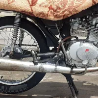 موتور سیکلت رنگ سورخ