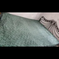 تخت دونفره  و 6 عدد پشتی سالم