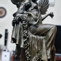 سلطان رو صندلی مجسمه برنزی برنز