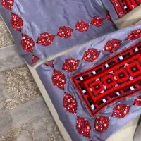 دوزنده و دوچگر ودوخت انواع لباس بلوچی روی تپه