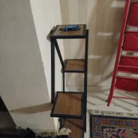 چند عدد شلف گلدون کتاب و لباس