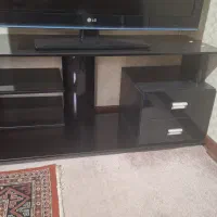 میز تلوزیون شیشه ای کاملا سالم بدون خط و خش