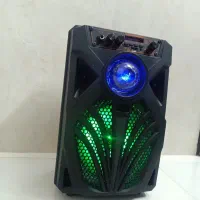 اسپیکر. با صدای عالی مسافرتی