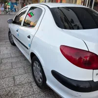 ۲۰۶ صندوقدار V8تک برگ کم کار