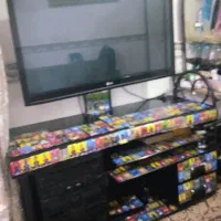 تلویزیون ال سی دی به همراه میزش