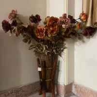 گل رز و گلدان خارجی مصنوعی