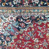 یک عدد فرش لاکی