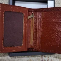 تعدادی کیف جیبی  و کیف اداری و لب تاپ|کیف، کفش، کمربند|ری, شهادت|دیوار