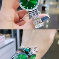 ساعت صفحه سبز زنانه(ولنتاین)|ساعت|اصفهان, شیخ اشراق|دیوار