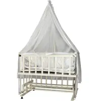 گهواره و تخت چوبی  نوزاد کنار مادر