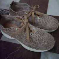 کتونی نو|کیف، کفش، کمربند|رشت, منظریه|دیوار