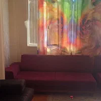 مبل راحتی و ی میز ناهار خوری