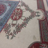 ۳ه عد فرش بسیار تمیز دوعدد ۶ متری و یک‌عد ۱۲ متری