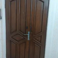 دستگیره و درب چوبی