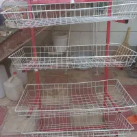 قفسه برای ۴سبد دارد