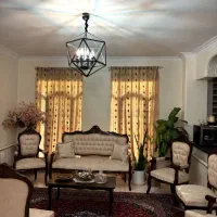 ی دست مبل ۹ نفره کاملا تمیز  رنگ کرم قهوه‌ای