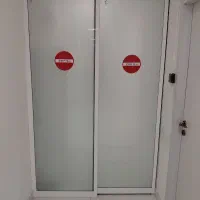 منشی مطب خانم چشم پزشکی و بلارو پلاستی