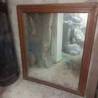 آیینه بزرگ با قاب چوبی