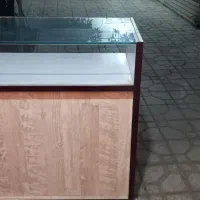 یک عدد ویترین ام دی اف شیشه ۸ میل چرخ دار|بوفه، ویترین، کنسول|شیراز, فرهنگ شهر|دیوار