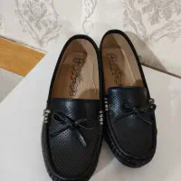 1 جفت کالج زنانه و 1 جفت کتونی زنانه فروشی