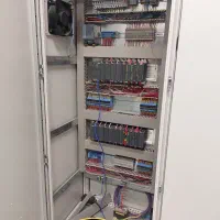 طراحی و ساخت تابلو برق های صنعتی و کنترل (PLC)