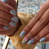 خدمات و آموزش کاشت ناخن