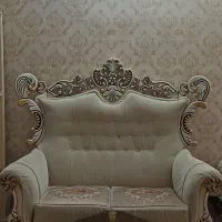 مبل دو نفره همراه با میز عسلی