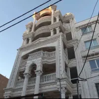 ستون سنگی ساختمانی ساده و قاشقی‌خورده