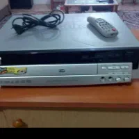 یک دستگاه CD 3دیسک همراه با کنترل