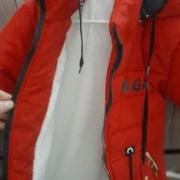 کاپشن دخترانه قرمزخوشرنگ نونواستفاده نشده تا۹سال