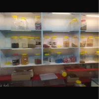 ویترین و پیشخوان مغازه