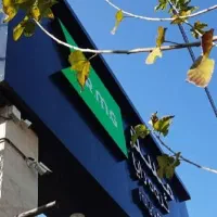 خدمات با حقوق بالا