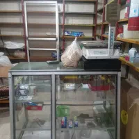 کالباس بر و تعدادی قفسه فروشگاهی