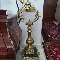 تلفن برنزی ایستاده