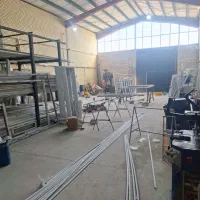 کارگر ماهر در زمینه درب وپنجره دوجداره