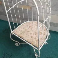 صندلی هم داخل باغ خوبه هم داخل خونه خوبه